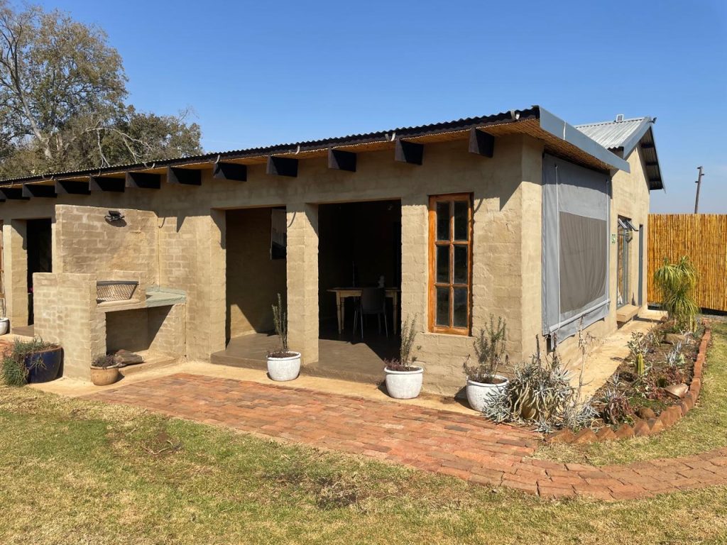 Lekker Plekkie - self-catering accommodation - labyrinth - hekpoort - retreat - weekend getaway - accommodation